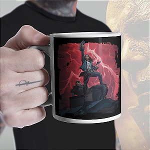 Caneca Cilíndrica Eddie Munson Rockin The Upside Down Stranger Things Hellfire Club Rock And Roll Branca