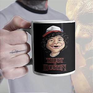 Caneca Trust In Dustin Henderson Stranger Things Branca