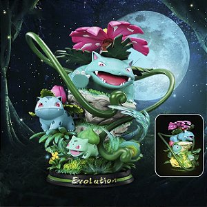 Estátua Colecionável Diorama Venusaur Bulbasaur Evolution com Led Pokémon Nintendo 26 cm