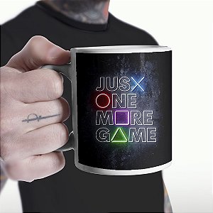 Caneca Cilíndrica Just One More Game Controle Playstation Branca