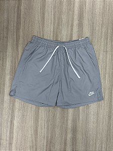 Bermuda Nike Club Flow Praia Cinza