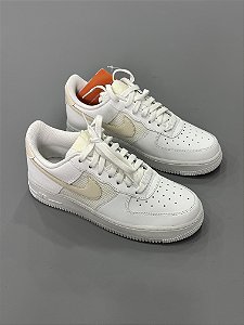 Tênis Nike AIR Force 1 Feminino Branco/Rosé