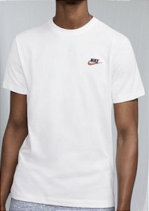Camiseta Nike Sportwear Club Branca