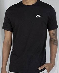 Camiseta Nike Sportwear Club Preta