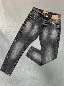 Calça Jeans Modelo jogador