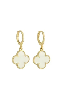 Brinco Argola de Trevo Branco - Banhando a Ouro 18K