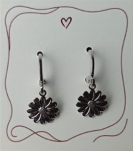 Brinco Argola Margarida - Banhado a Ródio Branco