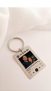 Chaveiro Personalizado com Foto e Música - "Memórias em Melodia"