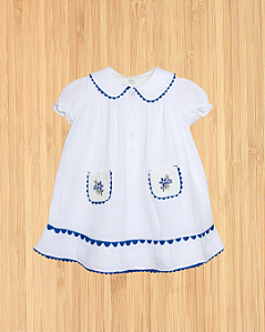 Vestido de Anaruga Branco com Bordado Floral e Bolso