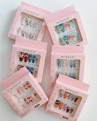 Kit com 10/12 Peças Unhas Postiças,com Cola, Lixa, Palito.Decoradas Longas Franceses Realista