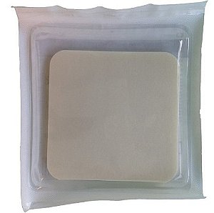 Cobertura de Espuma Antimicrobiana AMD Kendall (20 x 20cm) Ref: 55588AMDX - Covidien