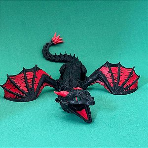 Dragão preto articulado com asas