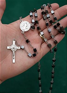 Terço de Hematita com Medalha de São Bento