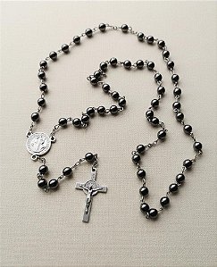 Terço de Hematita com Medalha de São Bento