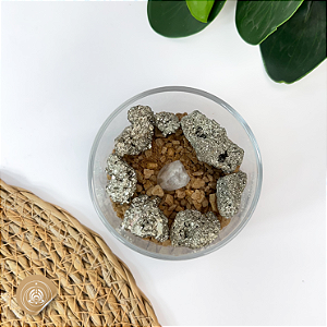 Ancorador de Prosperidade com sal de ouro, pirita e cristal. Magia vibracional para riqueza e expansão.
