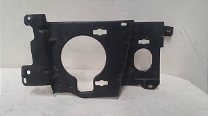 Suporte do Farol Esquerdo Mitsubishi Pajero TR4 2.0 Flex – 2008