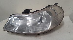 Farol Esquerdo C/Detalhe Suzuki SX4 2.0 16V 2013 FJA4425