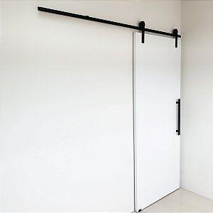 Porta Branca 90 cm + Kit de Correr Aluminum 2 m + Puxador Flat 50 cm Preto