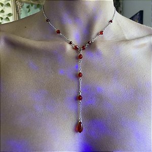 Colar estilo Rosário vermelho