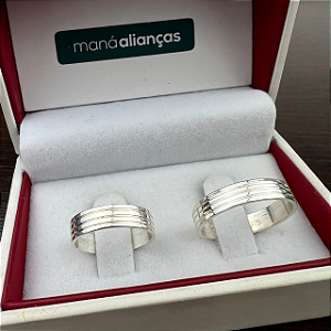 Par de Alianças Prata reta 3mm frisos + solitário M03