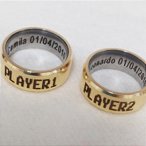 Par de Alianças Reta 6mm em Moeda Antiga personalizada PLAY 1 PLAY 2