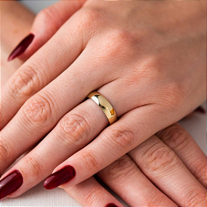 Par de Alianças Tradicional 4mm em Moeda Antiga + solitário