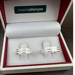 Par de Alianças Prata reta 4mm  friso diamantado coração vazado + pedra + cod. 273