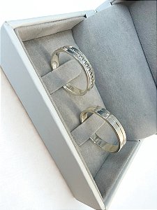 Par Aliança Quadrada Prata 4mm 1 Fileira de Pedras