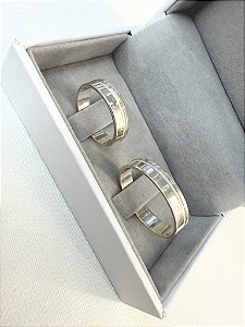 Par Aliança Prata 4mm 1 Friso Lateral Diamantada Cód 56FD