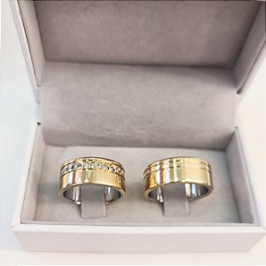 Par Aliança Quadrada 8mm 1 Friso Lateral 15 Pedras em Moeda Antiga