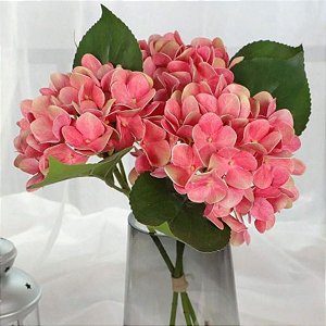 Buquê Hortensia x5 com Folha Verde Complemento Rosa Envelhecido 34 cm