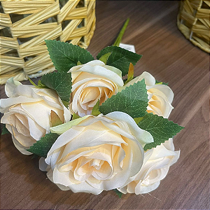 BUQUÊ DE ROSA X7 CREME 35CM