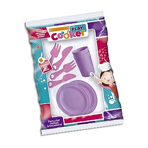 Kit de Pratos Talheres Copos Play Toys com  8 Peças