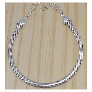 Pulseira delicada folheada a prata com textura elegante e ajuste personalizado