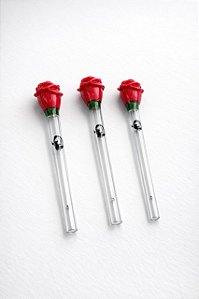 Piteira de Vidro Rosa Encantada – Design Artístico em Vidro Premium