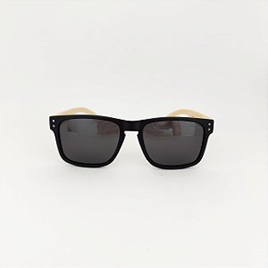 Rift preto com madeira clara