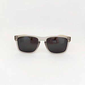 Rift fume com madeira clara