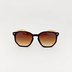 Magno marrom com madeira clara