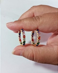 Argola Cravejada em Zircônias Color