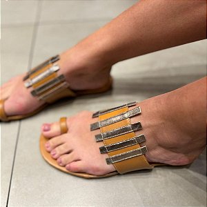 Sandália Flat Dedo Caramelo