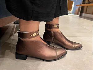 Bota Bronze Detalhes