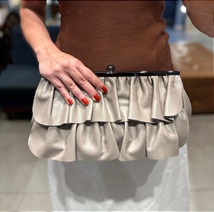 Bolsa Clutch com Babado