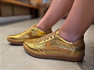 Tênis Cortado a Laser Ouro