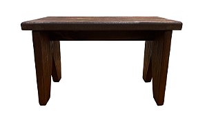 Banquinho De Madeira Maciça Pintado E Resistente Até 100kg Cor:Marrom (PS01010