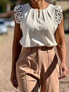 Blusa Linho Manga em Crochê