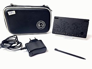 574- Console DSi Pokémon Black em excelente estado.