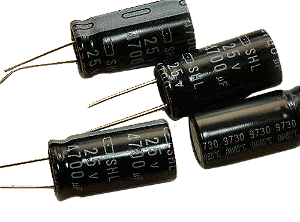 Capacitor Eletrolítico 4700uf x 25V