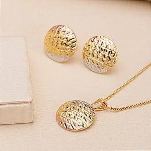 Conjunto Redondo Diamantado Banhado em Três Ouros com Brinco, Corrente e Pingente
