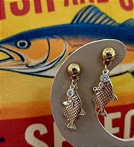 Brinco Peixe com Ponto de Luz em zirconia banhado a ouro