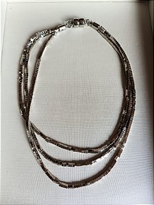 Colar canutilhos brilho e fosco banhado a ródio negro